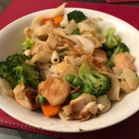 Maple-Soy Chicken Stir-Fry with Rice Noodle (low-FODMAP)
